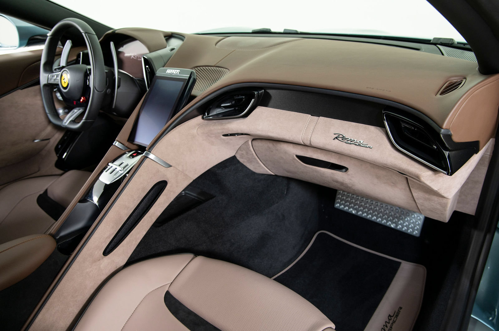 Certified 2025 Ferrari Roma Spider RWD image 17