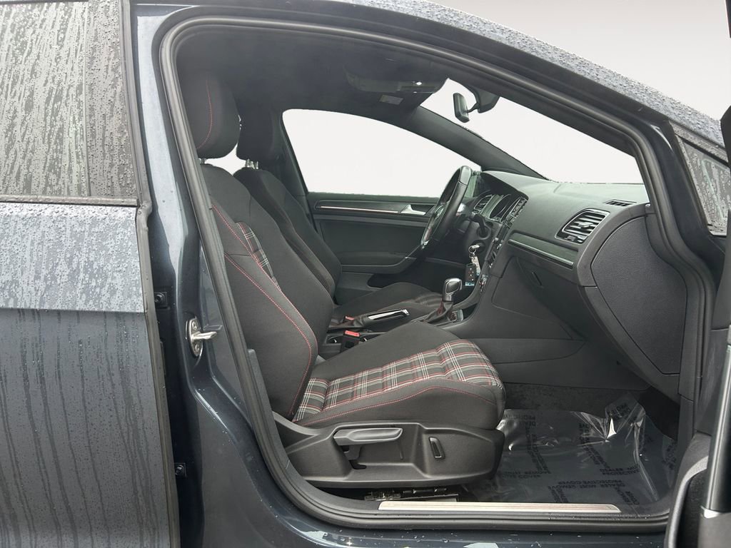 Used 2020 Volkswagen Golf 4-Door image 11