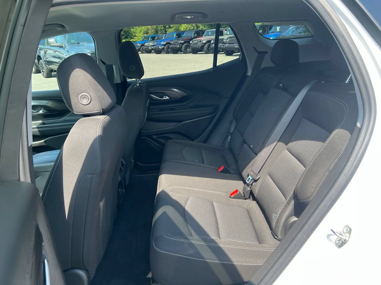 Used 2024 GMC Terrain SLE w/ Driver Convenience Package FWD image 12