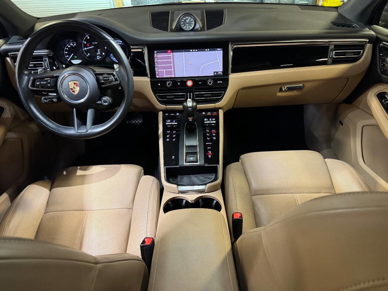 Used 2024 Porsche Macan w/ Premium Plus Package image 3