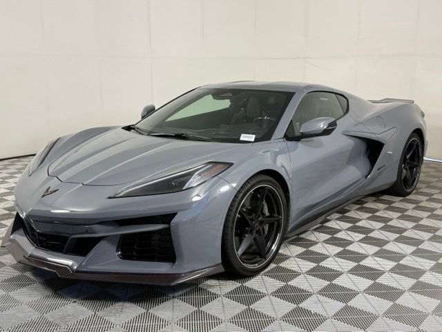 Used 2025 Chevrolet Corvette E-Ray w/ Stealth Interior Trim Package AWD/4WD image 2