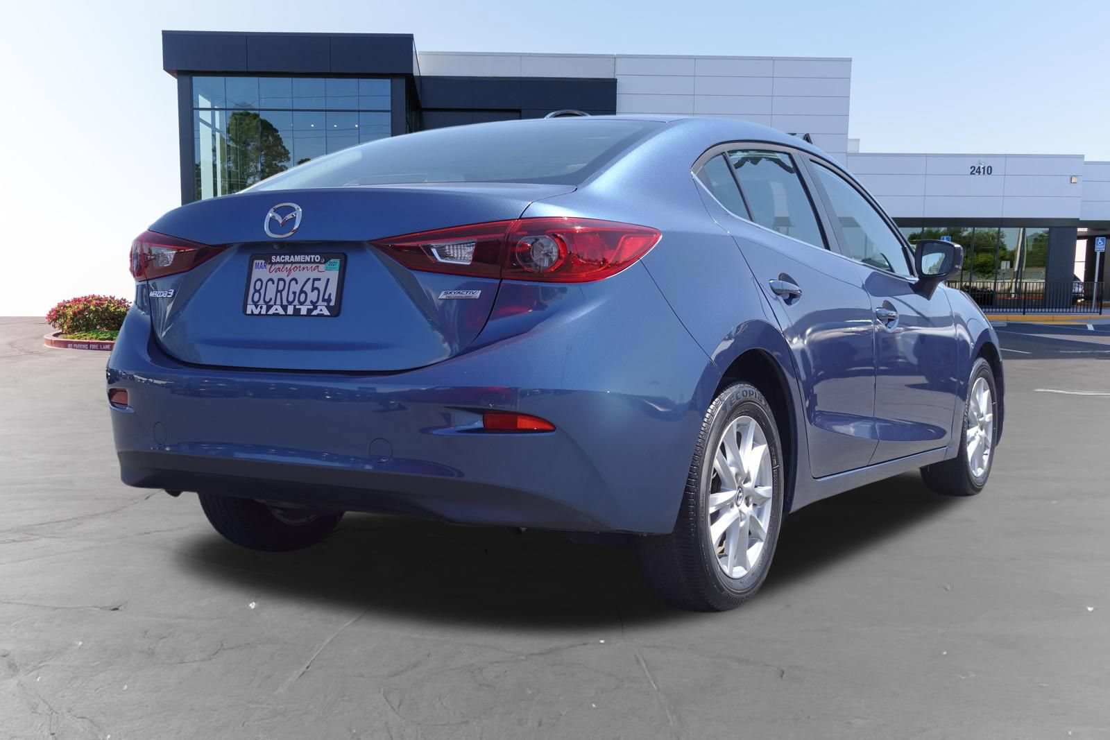 Used 2018 MAZDA MAZDA3 Sport w/ Preferred Equipment Package FWD image 3