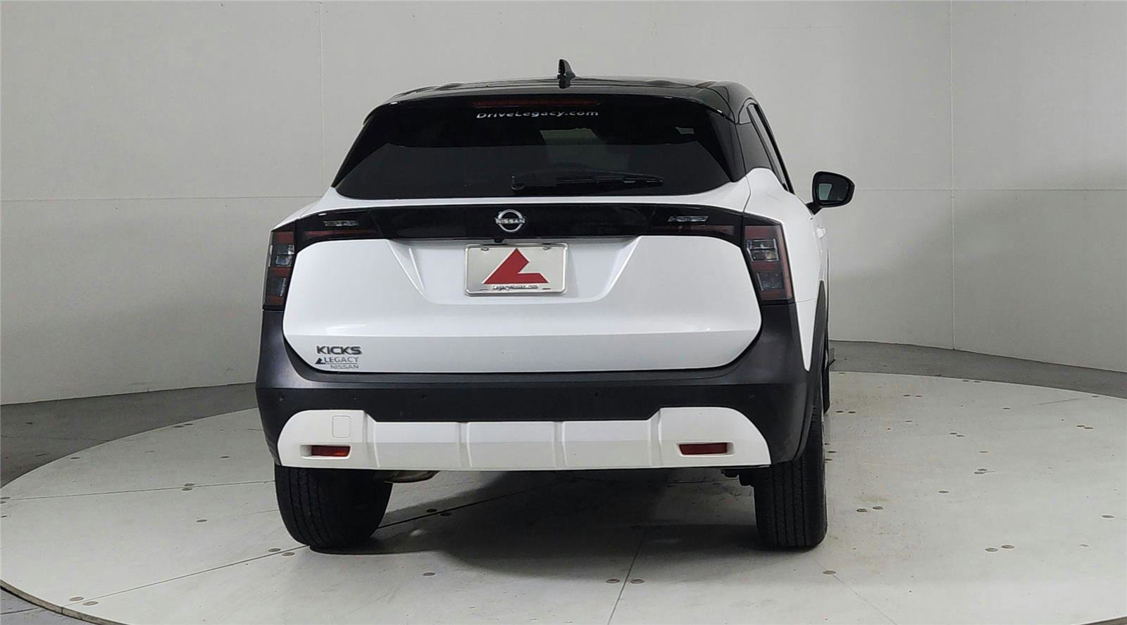 Used 2025 Nissan Kicks SV image 7