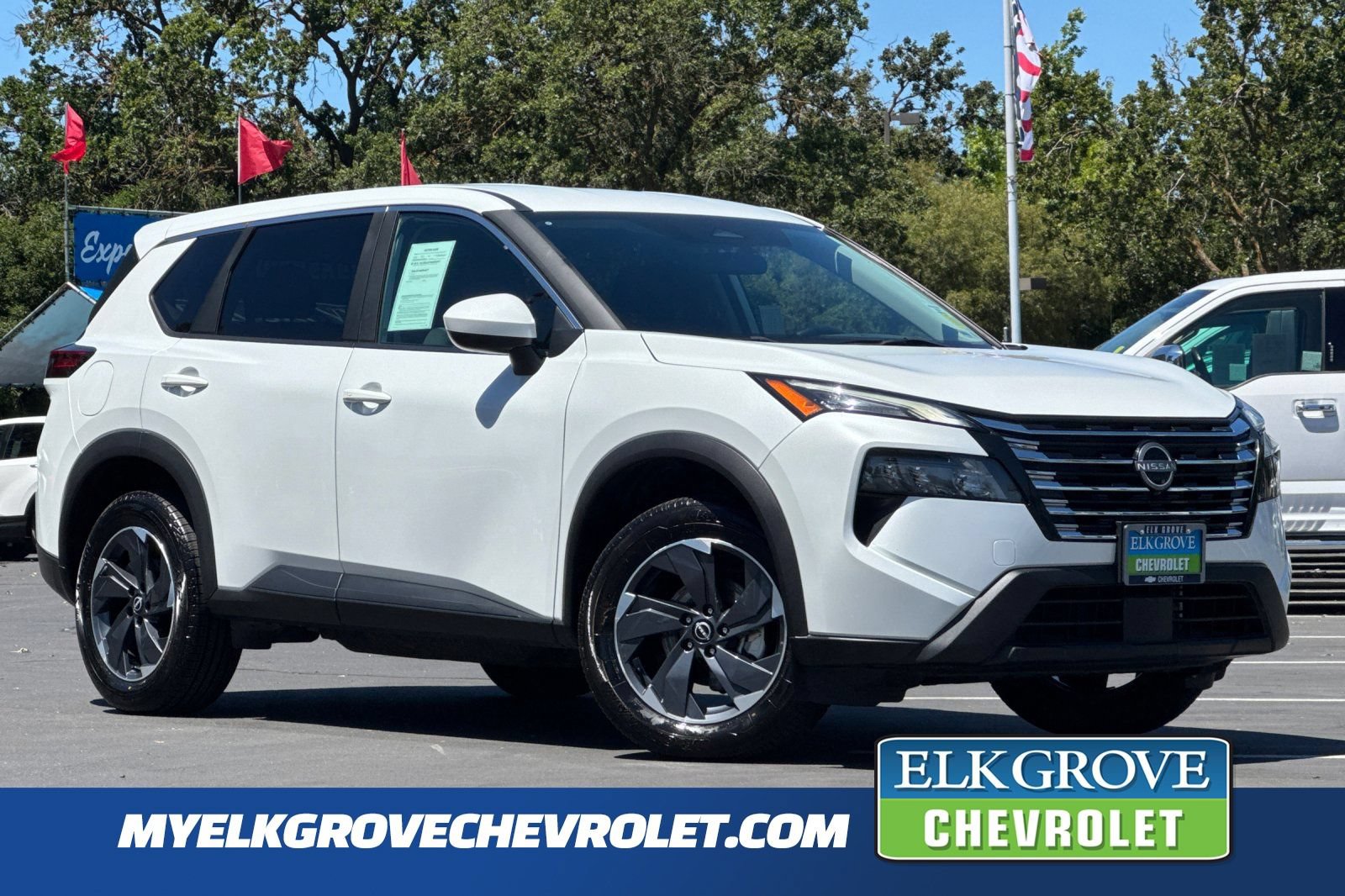 Used 2024 Nissan Rogue SV FWD image 1