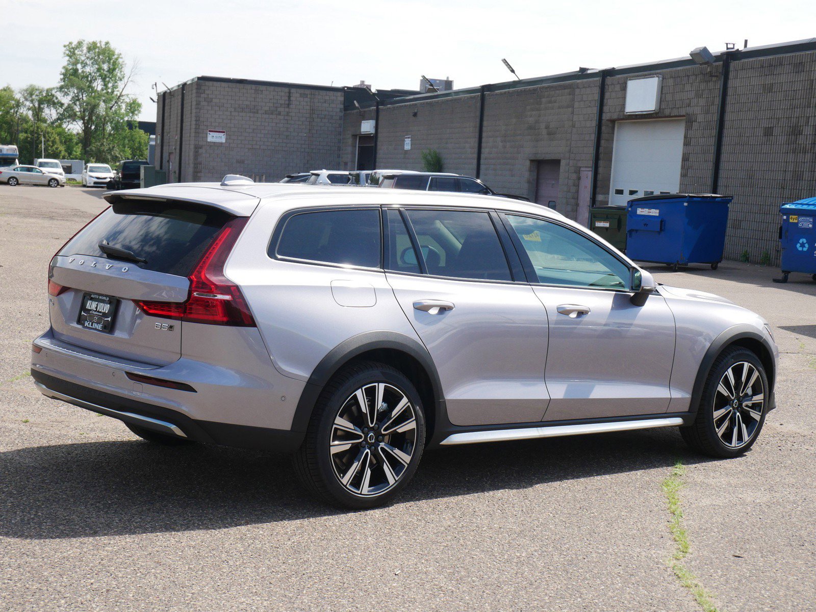 New 2026 Volvo V60 B5 Cross Country Ultra w/ Climate Package image 3