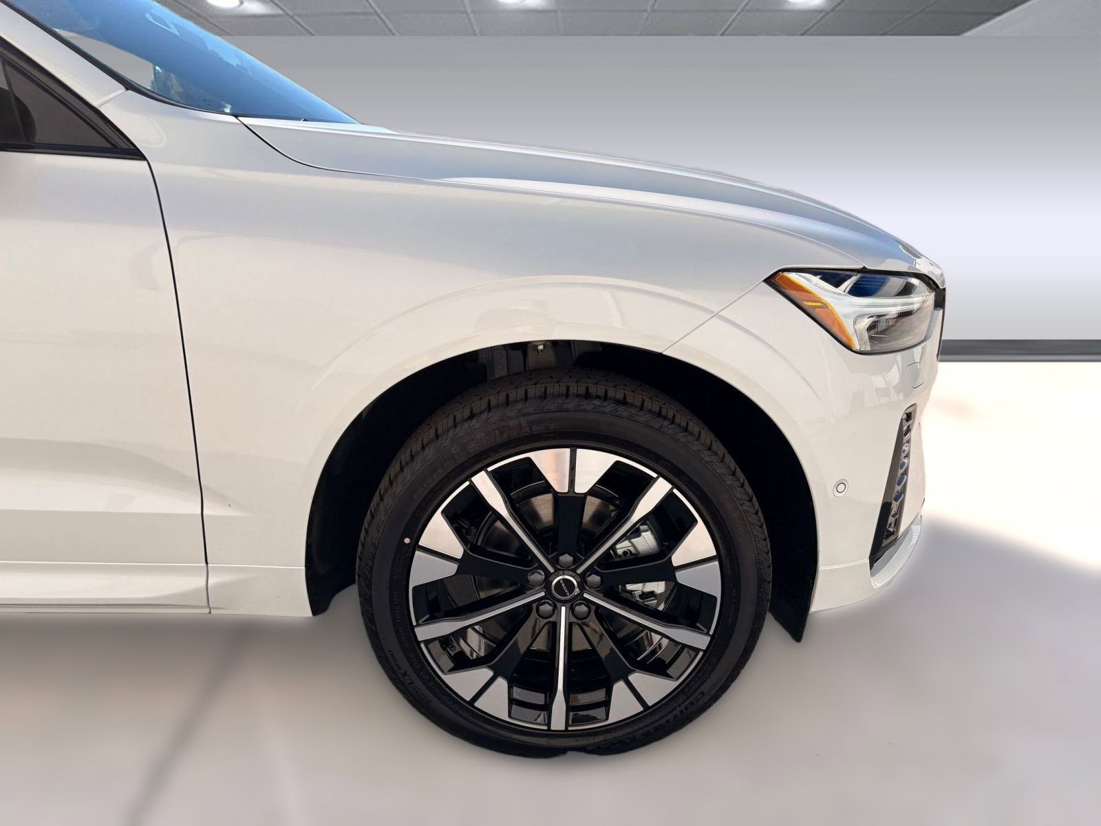 Used 2026 Volvo XC60 B5 Plus w/ Protection Package Premier image 11