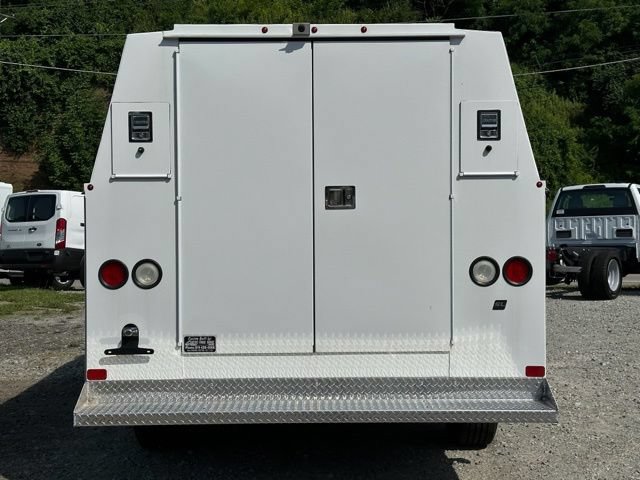 New 2027 Ford E-350 and Econoline 350 Super Duty w/ Interior Upgrade Package RWD image 9