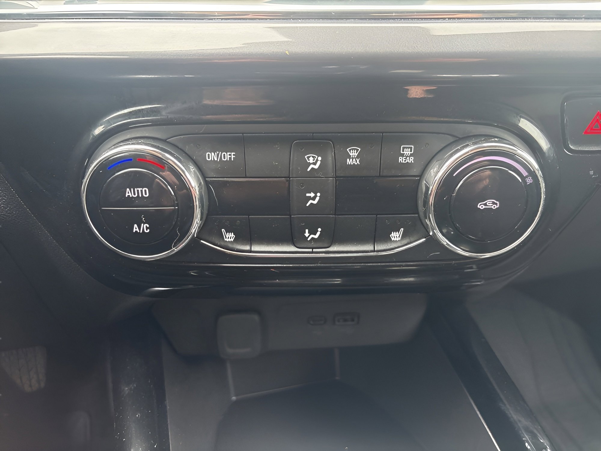 Used 2025 Chevrolet Trax ACTIV w/ Driver Confidence Package FWD image 19