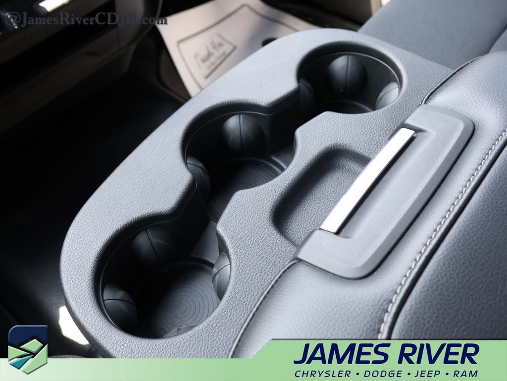 Used 2025 RAM 2500 Big Horn AWD/4WD image 32