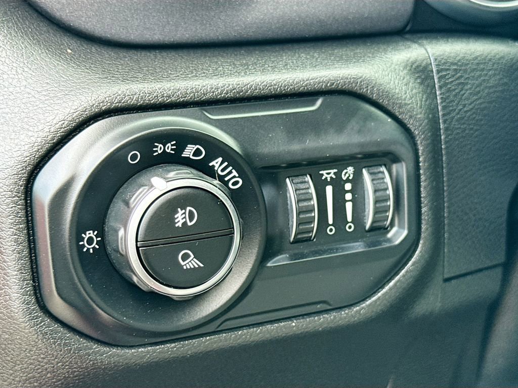 Used 2021 Jeep Gladiator Mojave AWD/4WD image 11