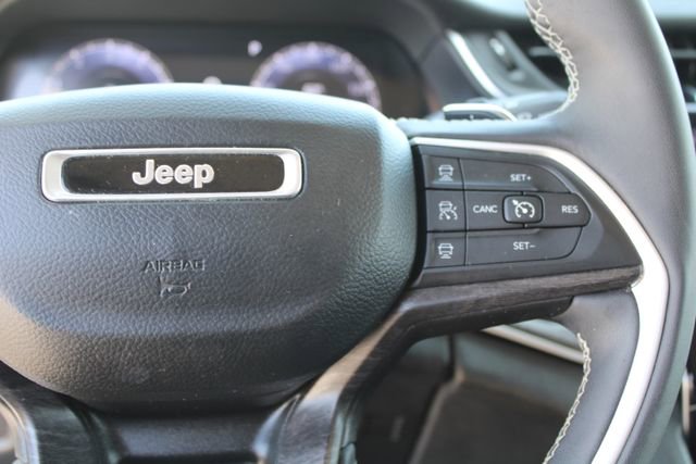 Used 2023 Jeep Grand Cherokee L Limited AWD/4WD image 19