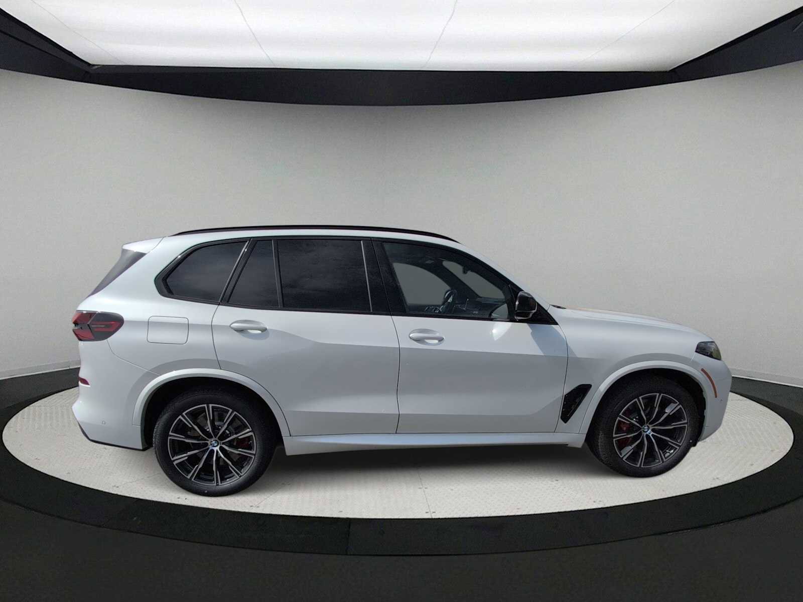 New 2026 BMW X5 M60i image 9