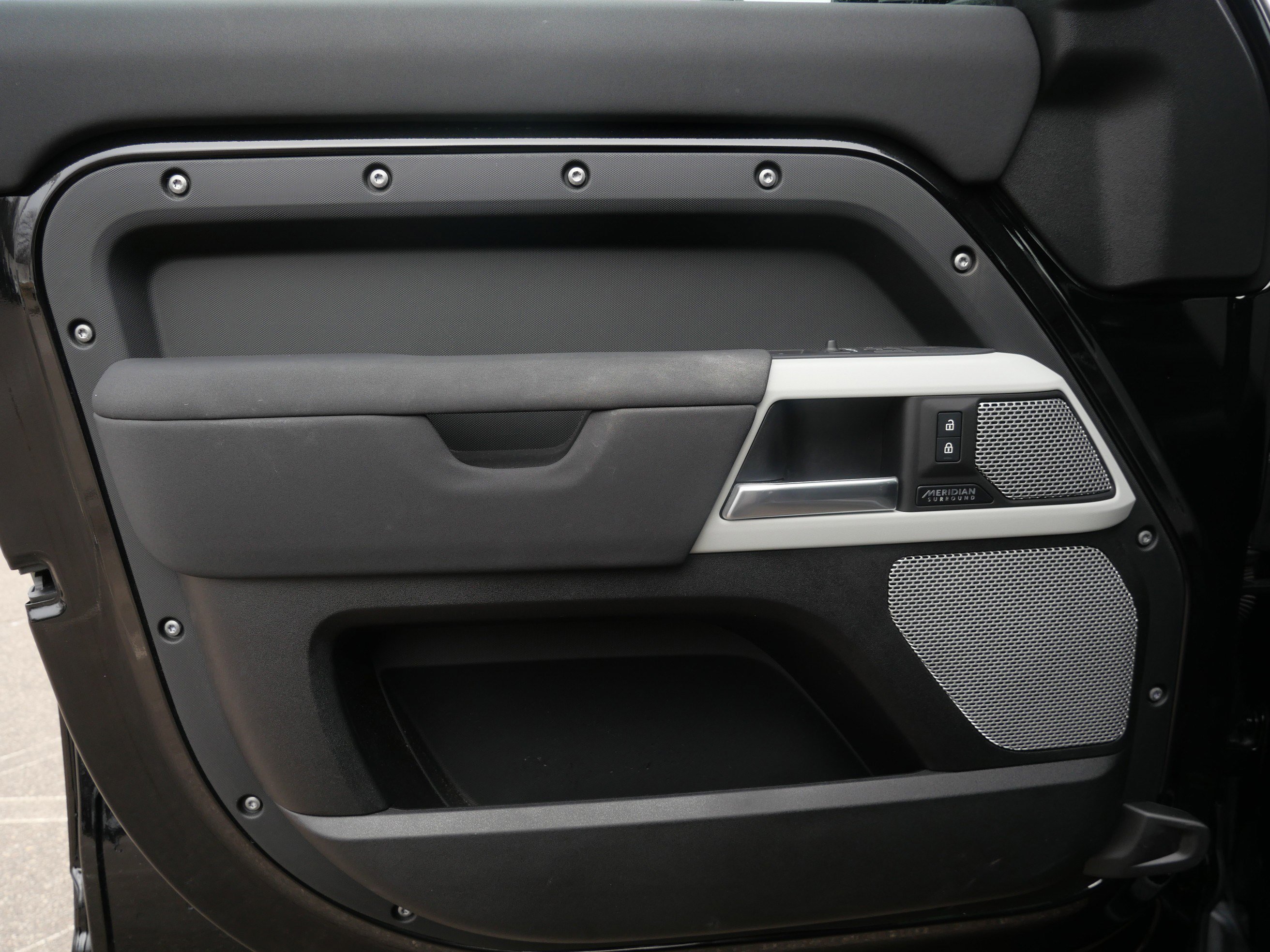 Certified 2023 Land Rover Defender 130 SE image 12