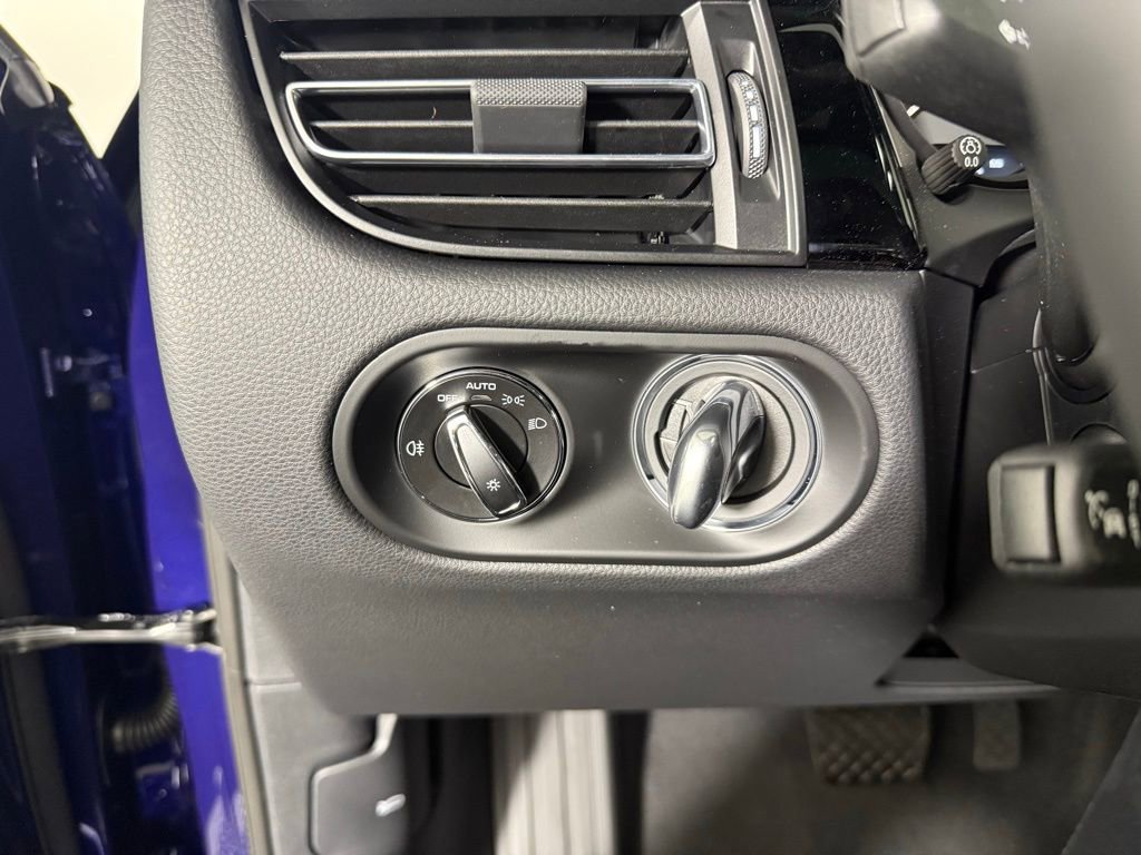 New 2026 Porsche Macan image 32