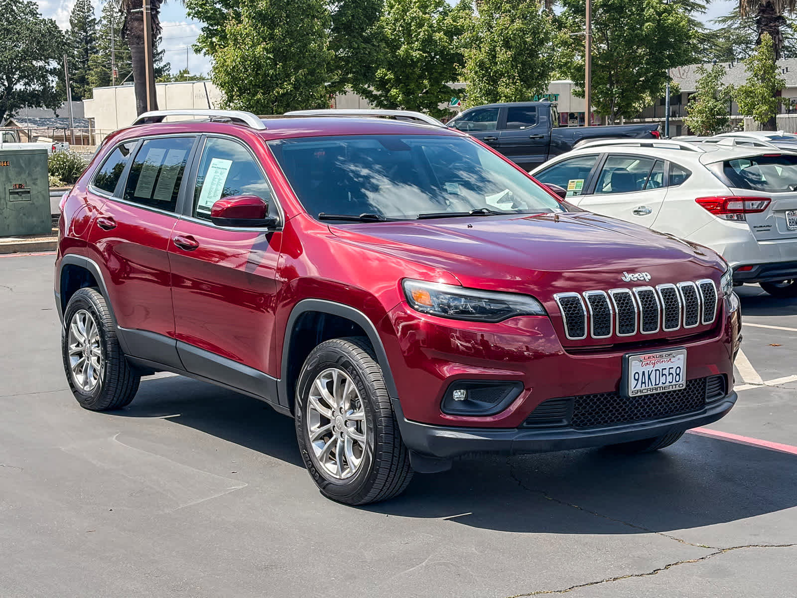 Used 2019 Jeep Cherokee Latitude Plus w/ Cold Weather Group AWD/4WD image 5