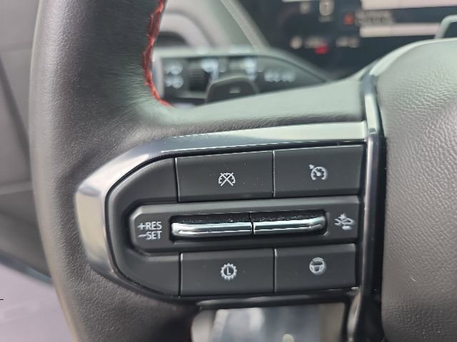 Used 2025 GMC Yukon AT4 Ultimate AWD/4WD image 23