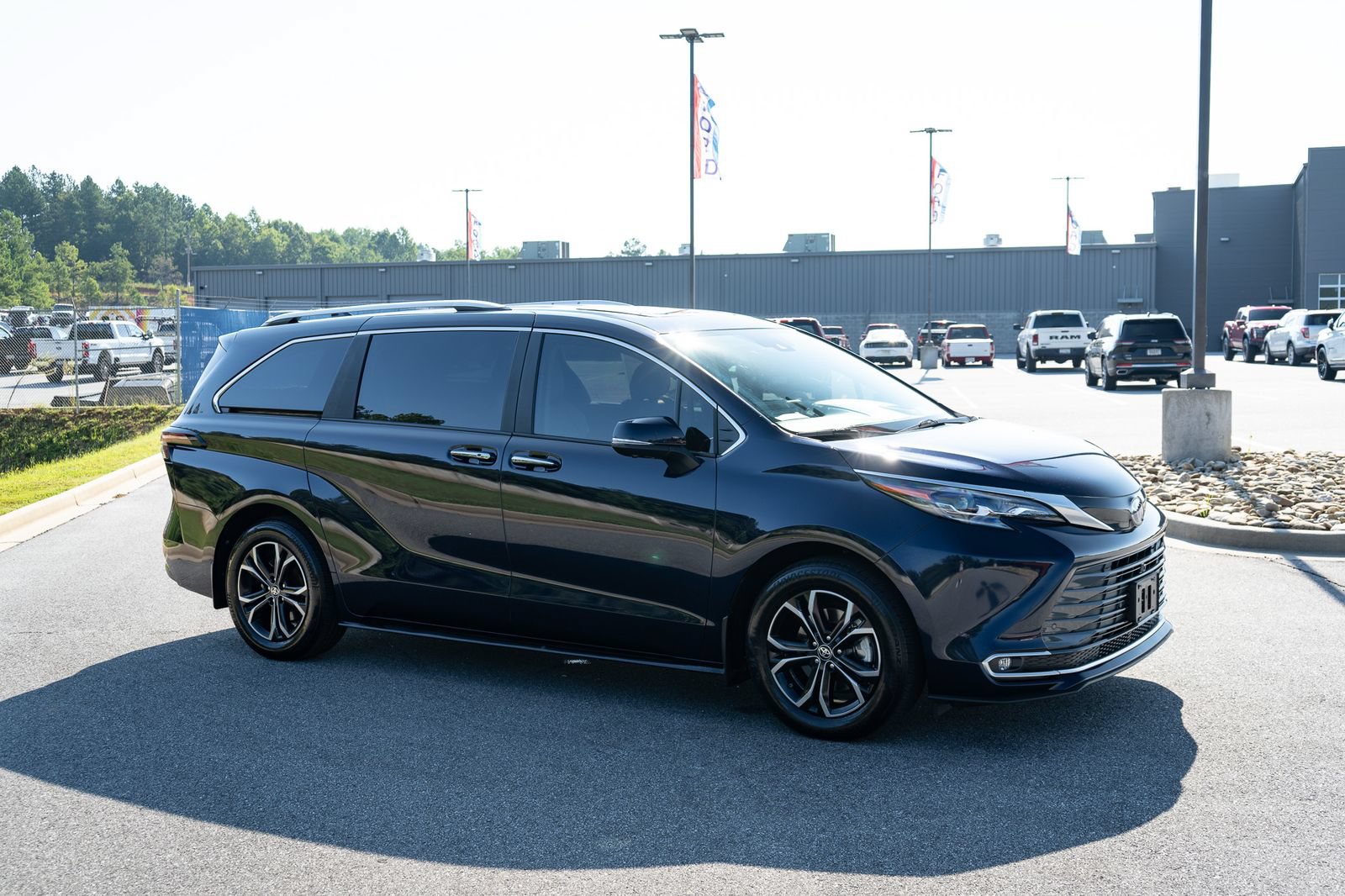 Used 2025 Toyota Sienna Platinum AWD/4WD image 12