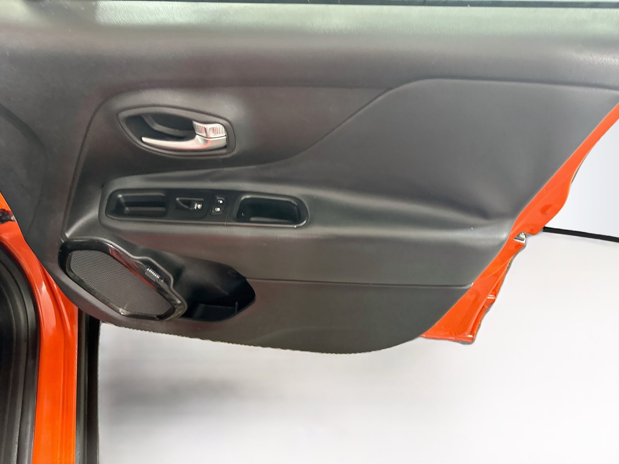 Used 2017 Jeep Renegade Altitude FWD image 29