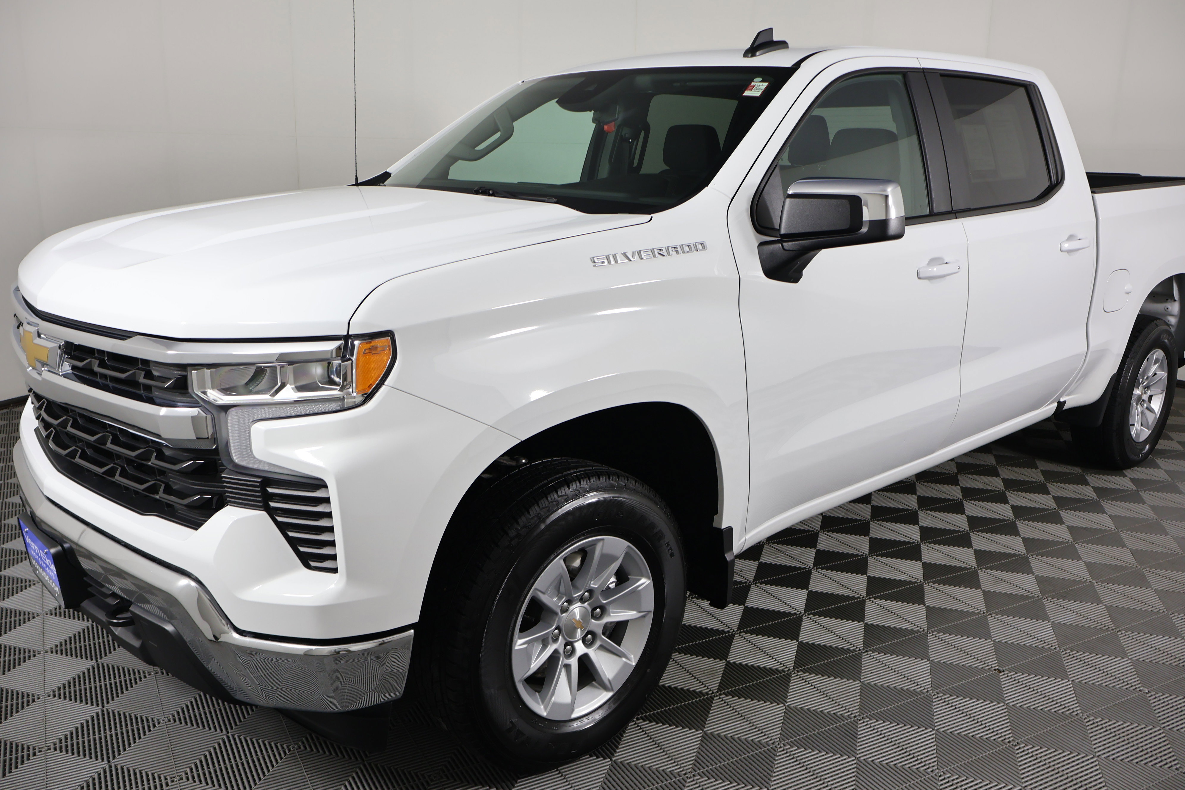 Used 2025 Chevrolet Silverado 1500 LT image 10