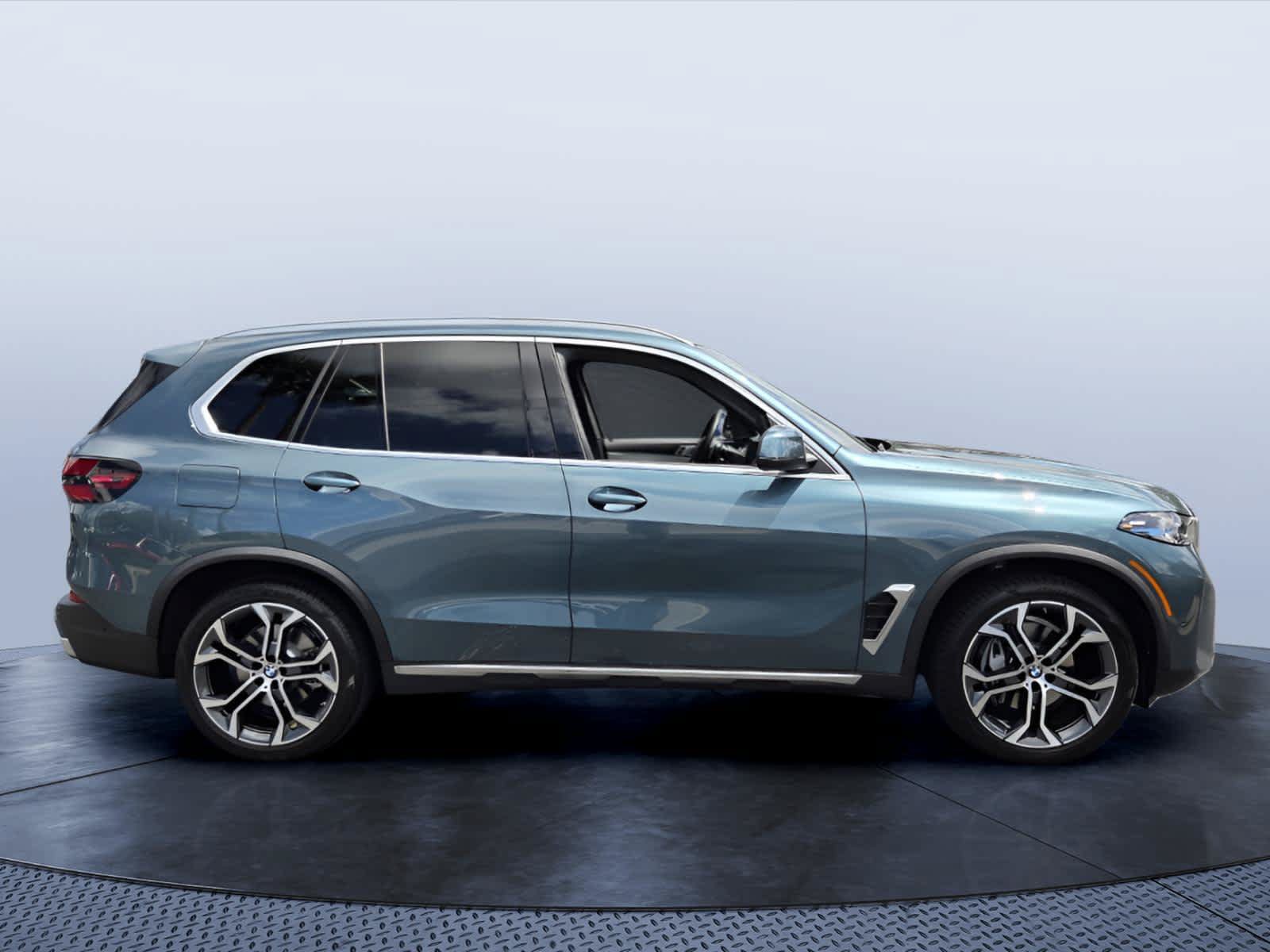 Certified 2026 BMW X5 sDrive40i w/ Premium Package RWD image 2