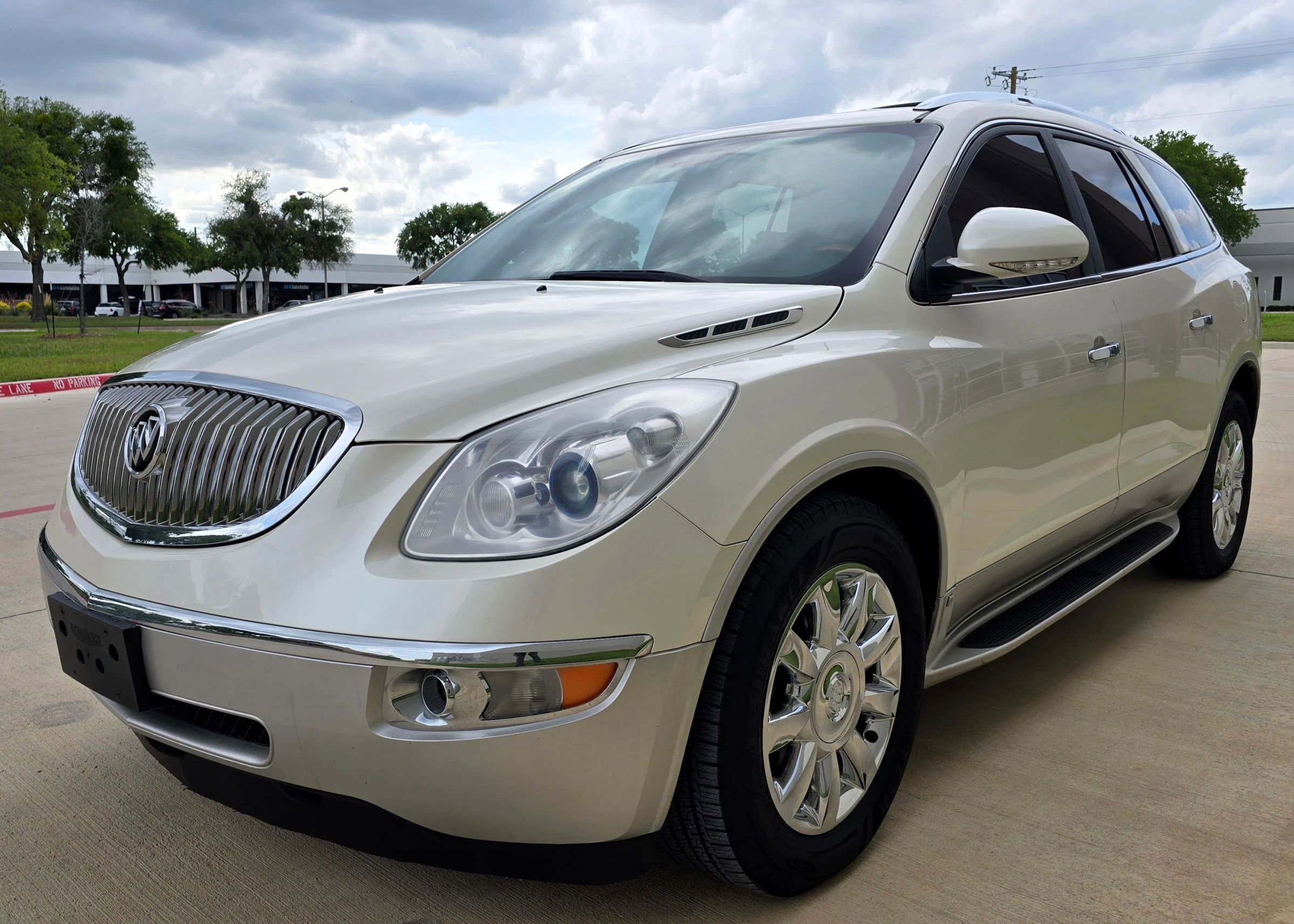 Used 2011 Buick Enclave CXL FWD image 5
