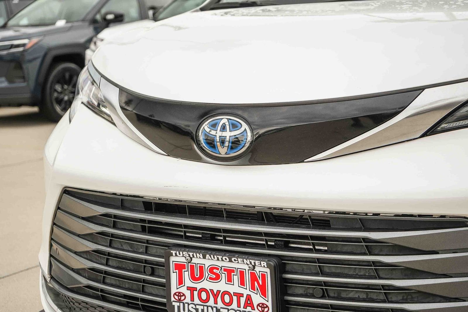Certified 2024 Toyota Sienna Limited AWD/4WD image 5
