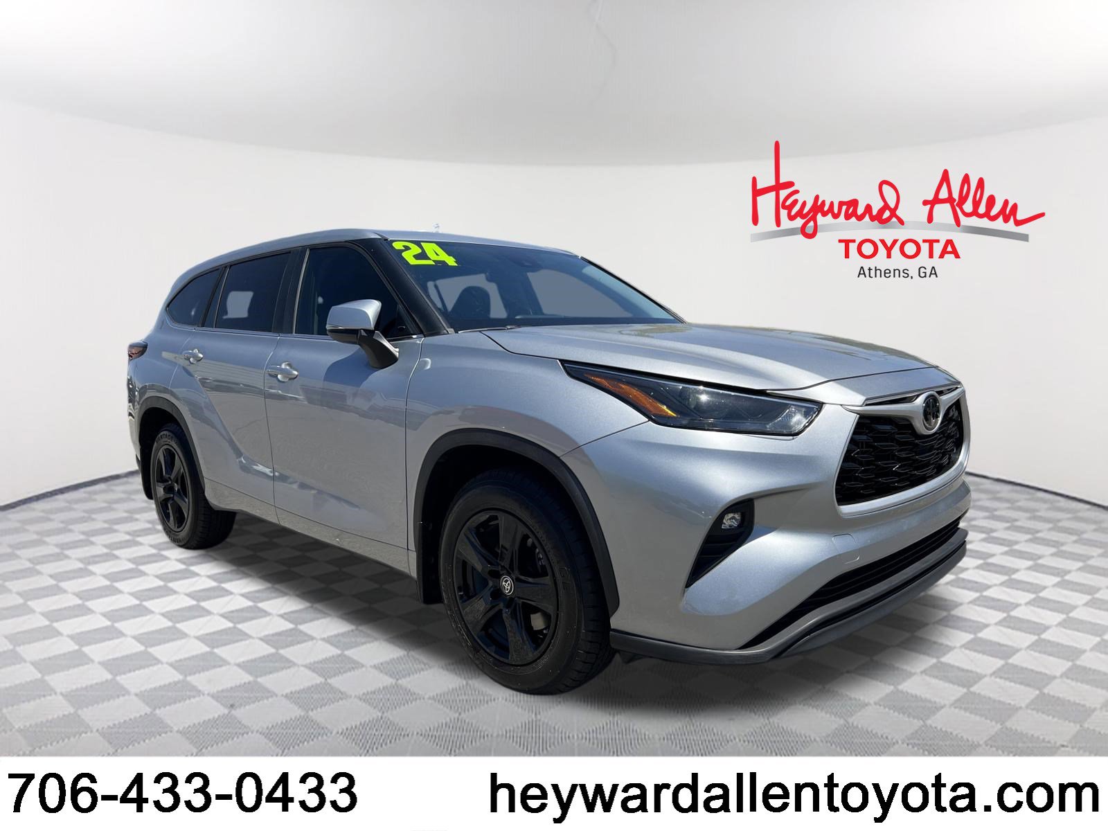 Certified 2024 Toyota Highlander LE AWD/4WD image 1