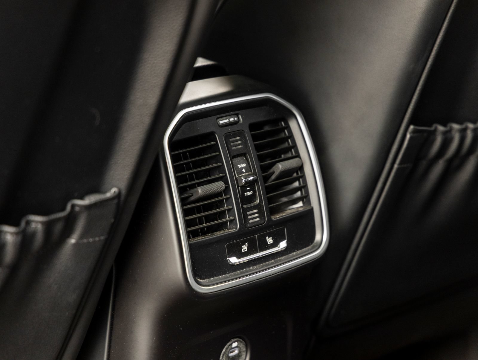 Certified 2023 Porsche Macan AWD/4WD image 38