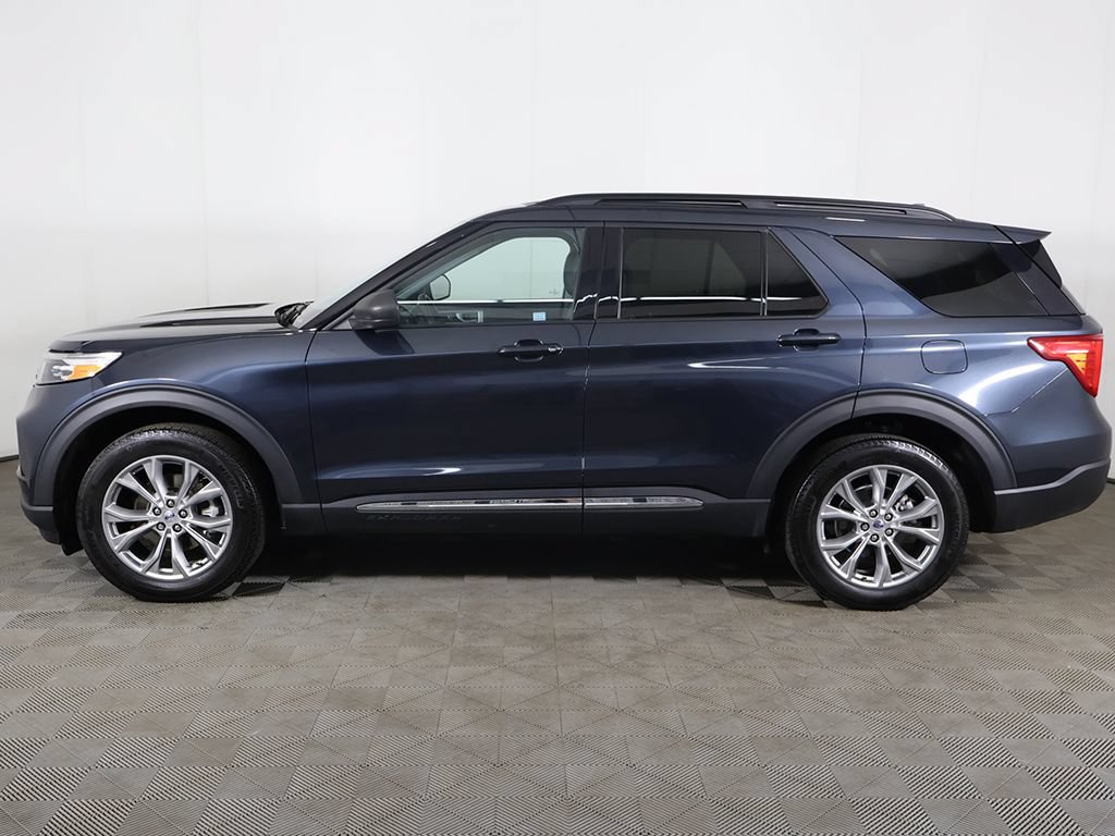Used 2024 Ford Explorer XLT w/ Equipment Group 202A AWD/4WD image 18