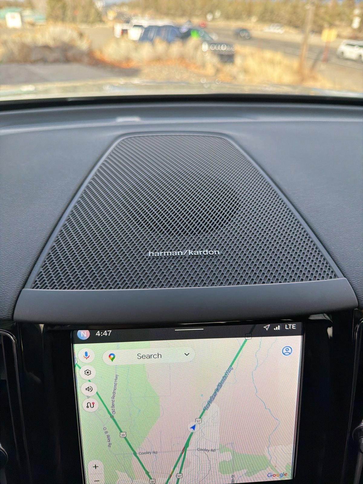 Certified 2025 Volvo XC60 T8 Plus w/ Protection Package Premier image 58