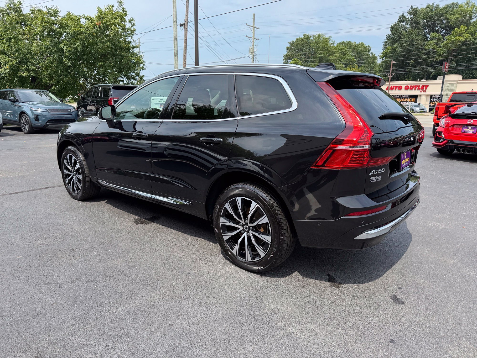 Used 2023 Volvo XC60 B5 Plus AWD/4WD image 4