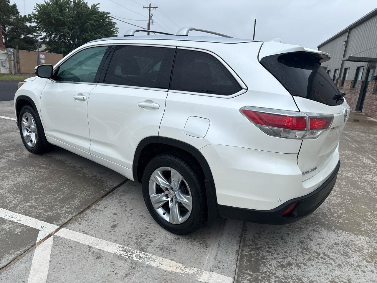 Used 2014 Toyota Highlander Limited Platinum AWD/4WD image 15