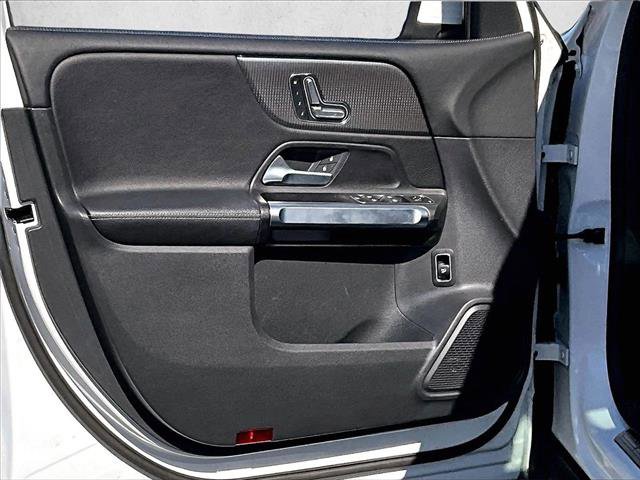 Used 2023 Mercedes-Benz GLB 250 image 17