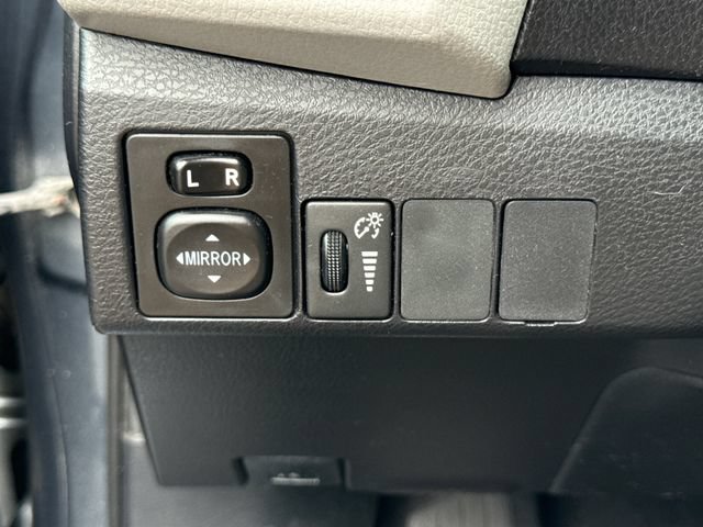 Used 2015 Toyota Corolla LE FWD image 24