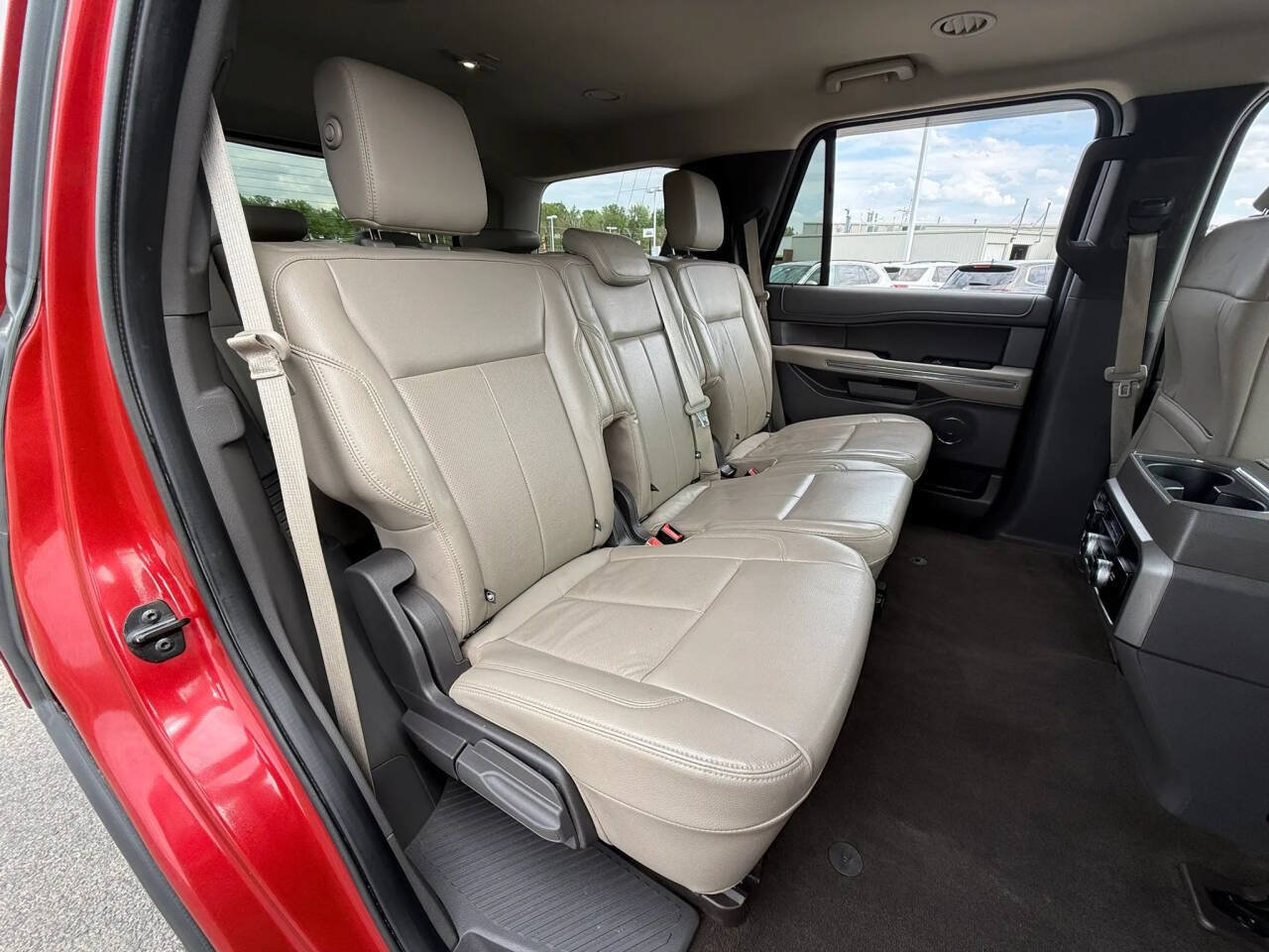 Used 2020 Ford Expedition XLT w/ Equipment Group 202A AWD/4WD image 15