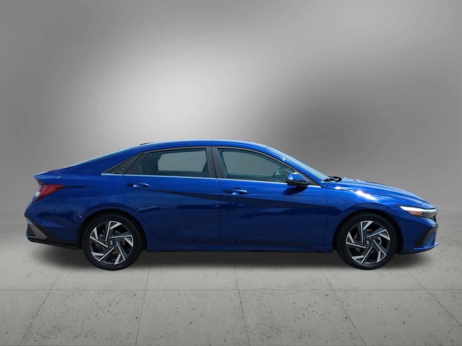 Used 2024 Hyundai Elantra Limited FWD image 7