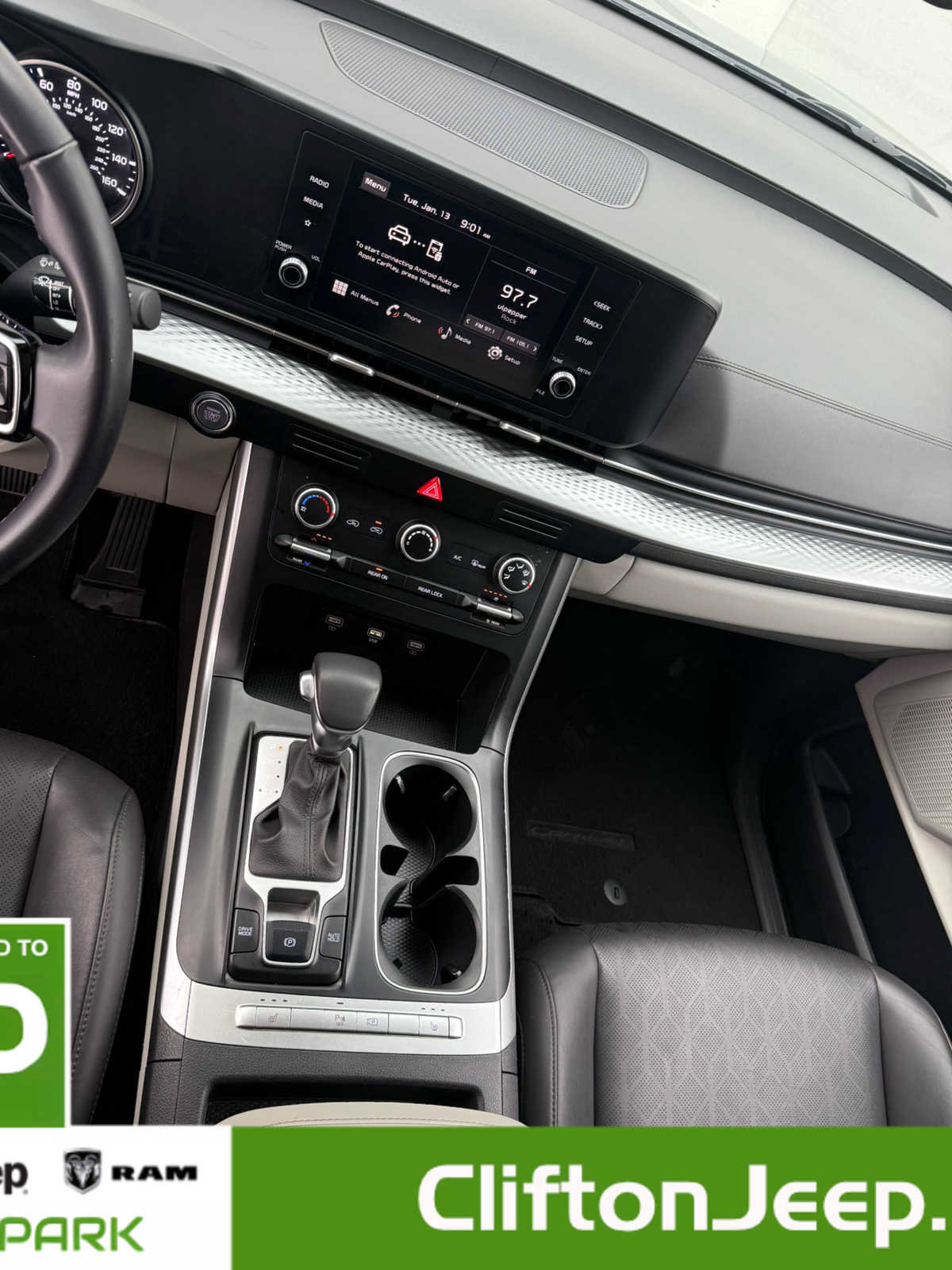 Used 2024 Kia Carnival LX image 17