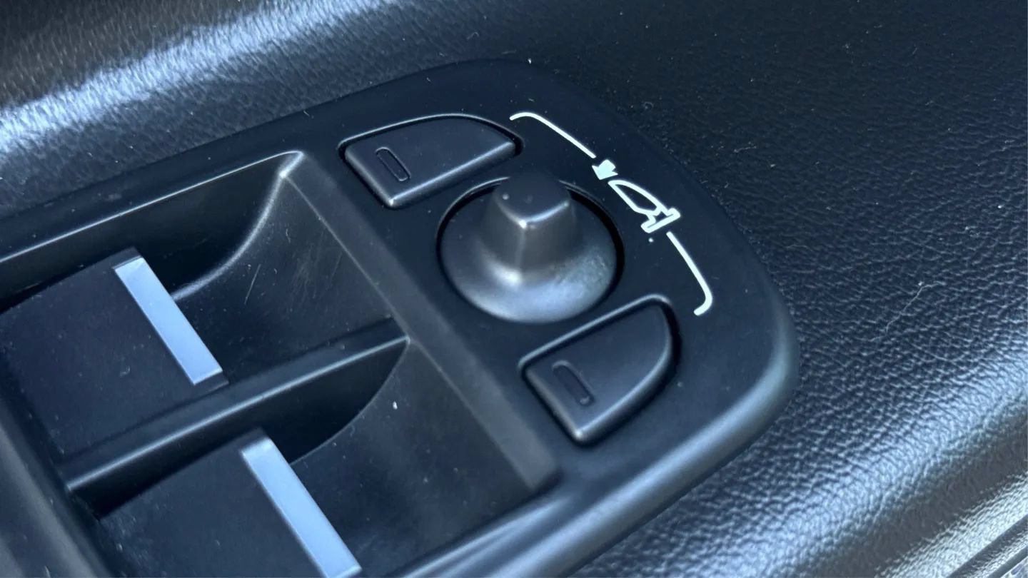 Used 2019 Jaguar XE Premium RWD image 43