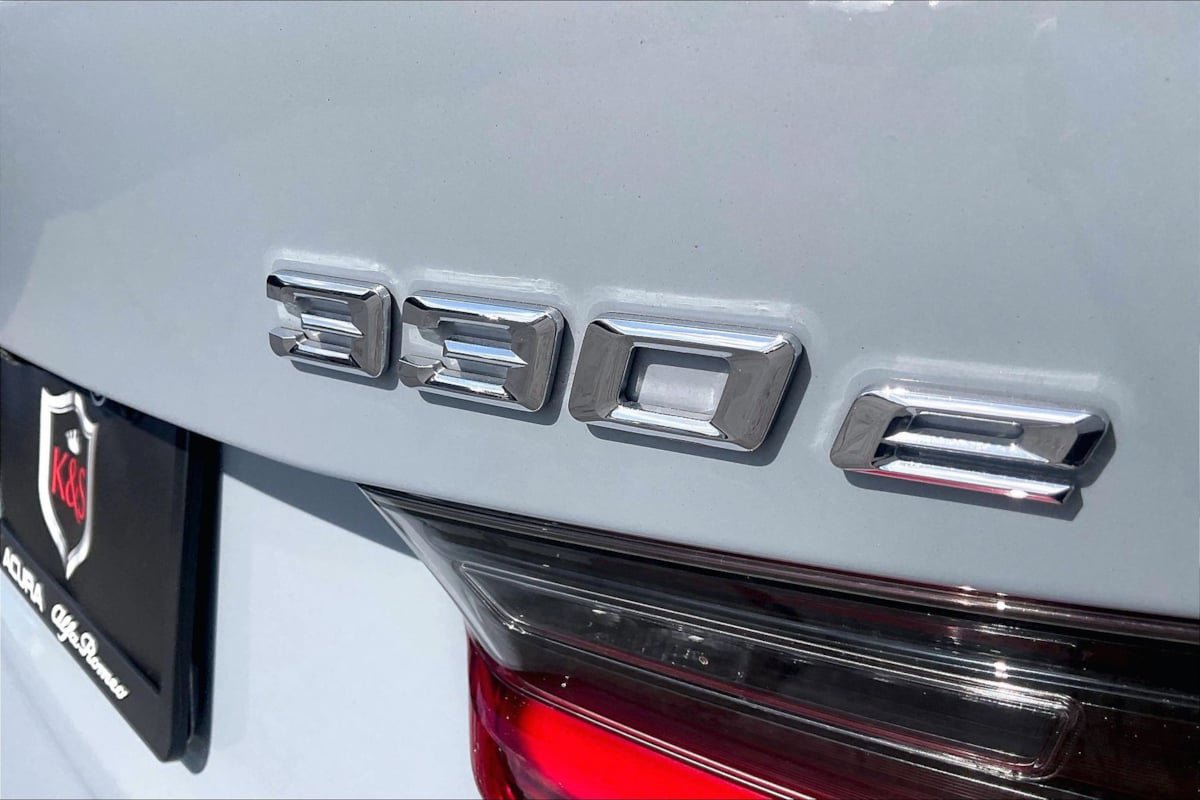 Used 2023 BMW 330e w/ M Sport Package RWD image 8