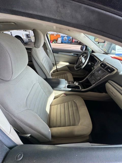 Certified 2018 Ford Fusion SE FWD image 6