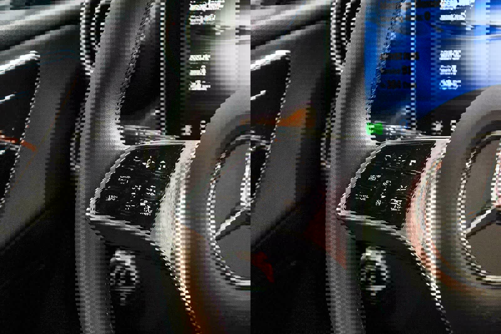 Used 2025 Mercedes-Benz GLC 350e image 16