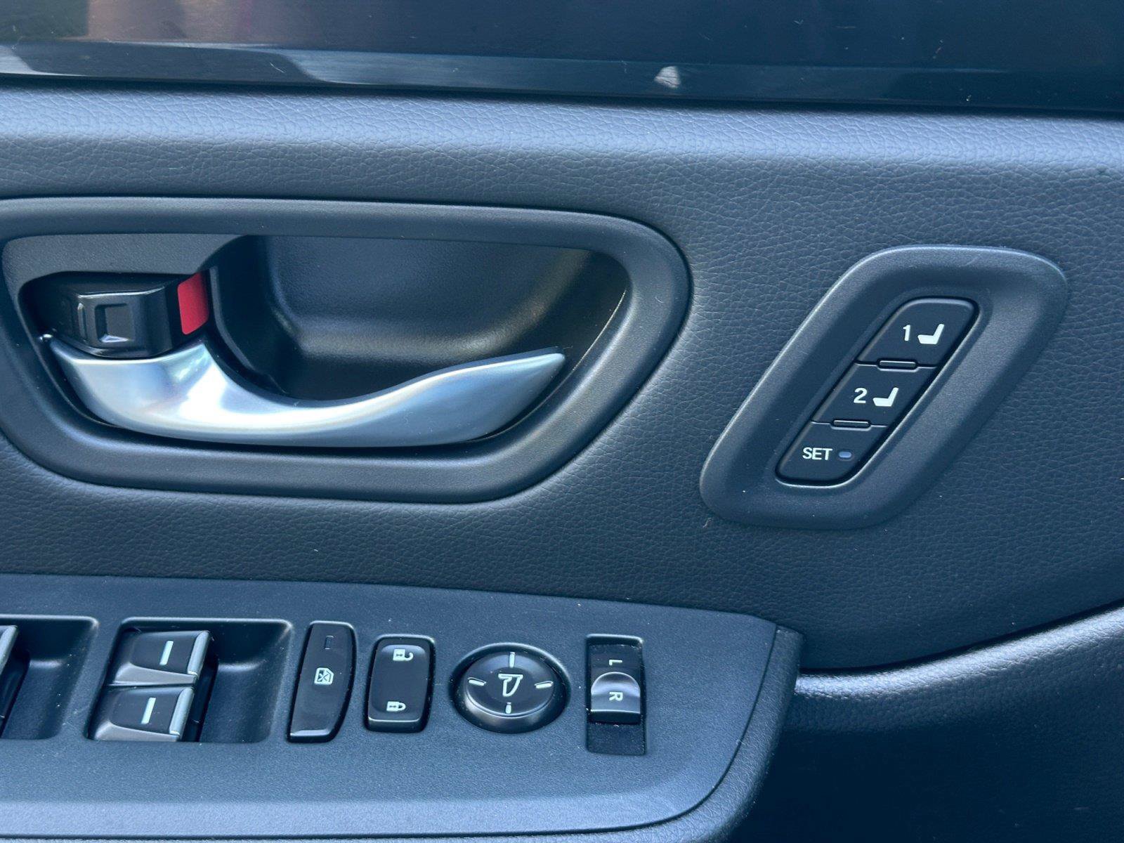 Used 2025 Honda Pilot Touring image 18