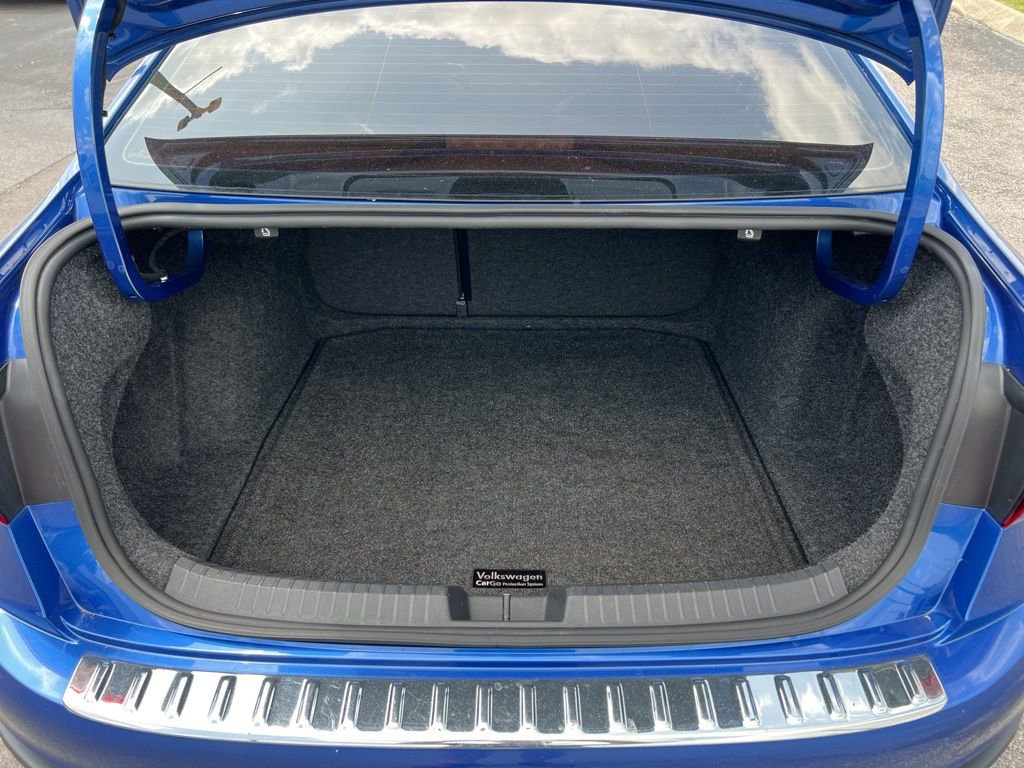 Certified 2022 Volkswagen Jetta SE w/ Panoramic Sunroof Package FWD image 14