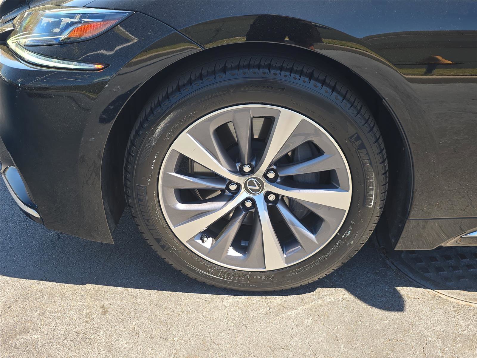 Used 2018 Lexus LS 500h w/ Accessory Package (Z2) image 8