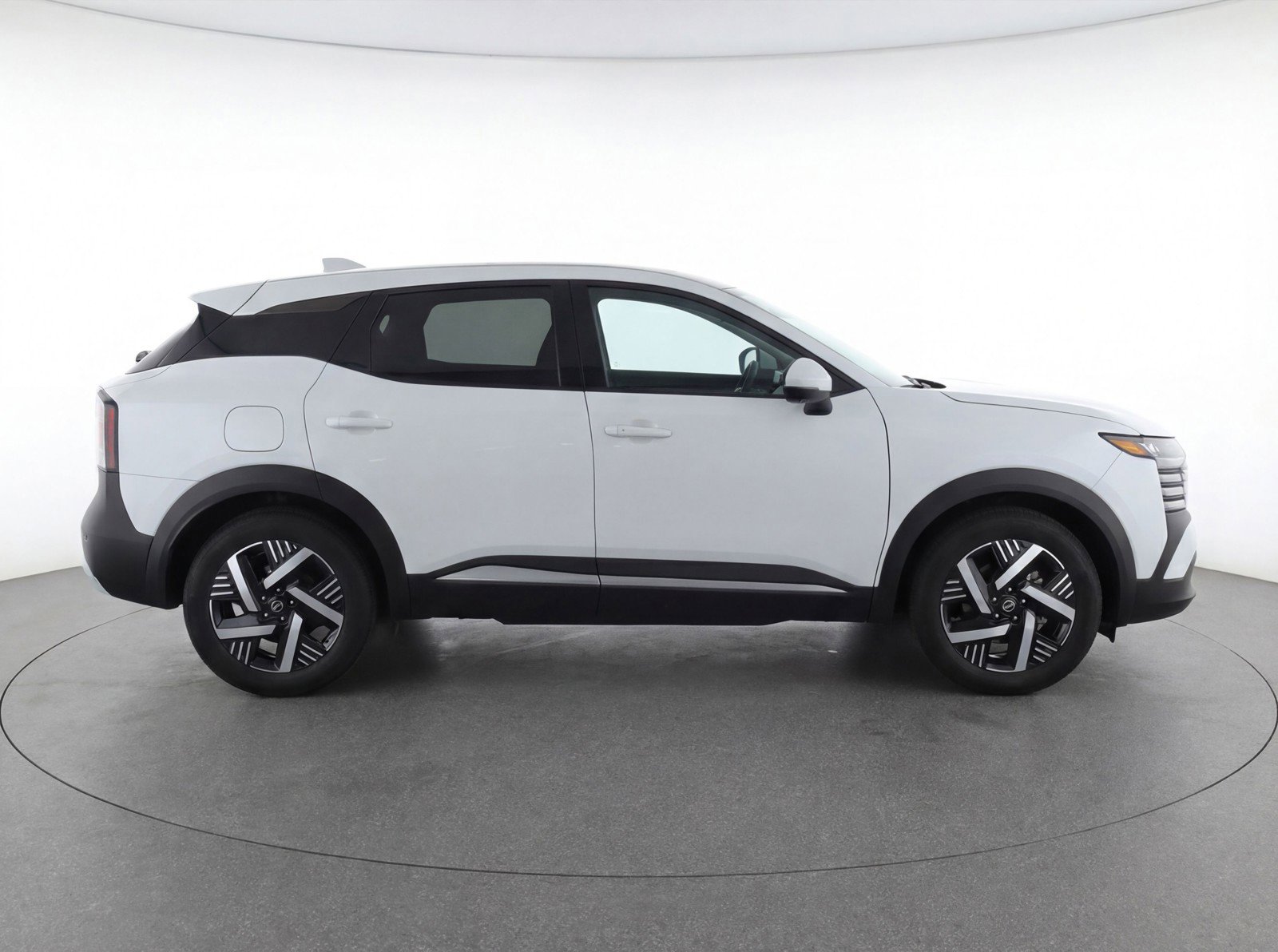 Used 2025 Nissan Kicks SV image 11