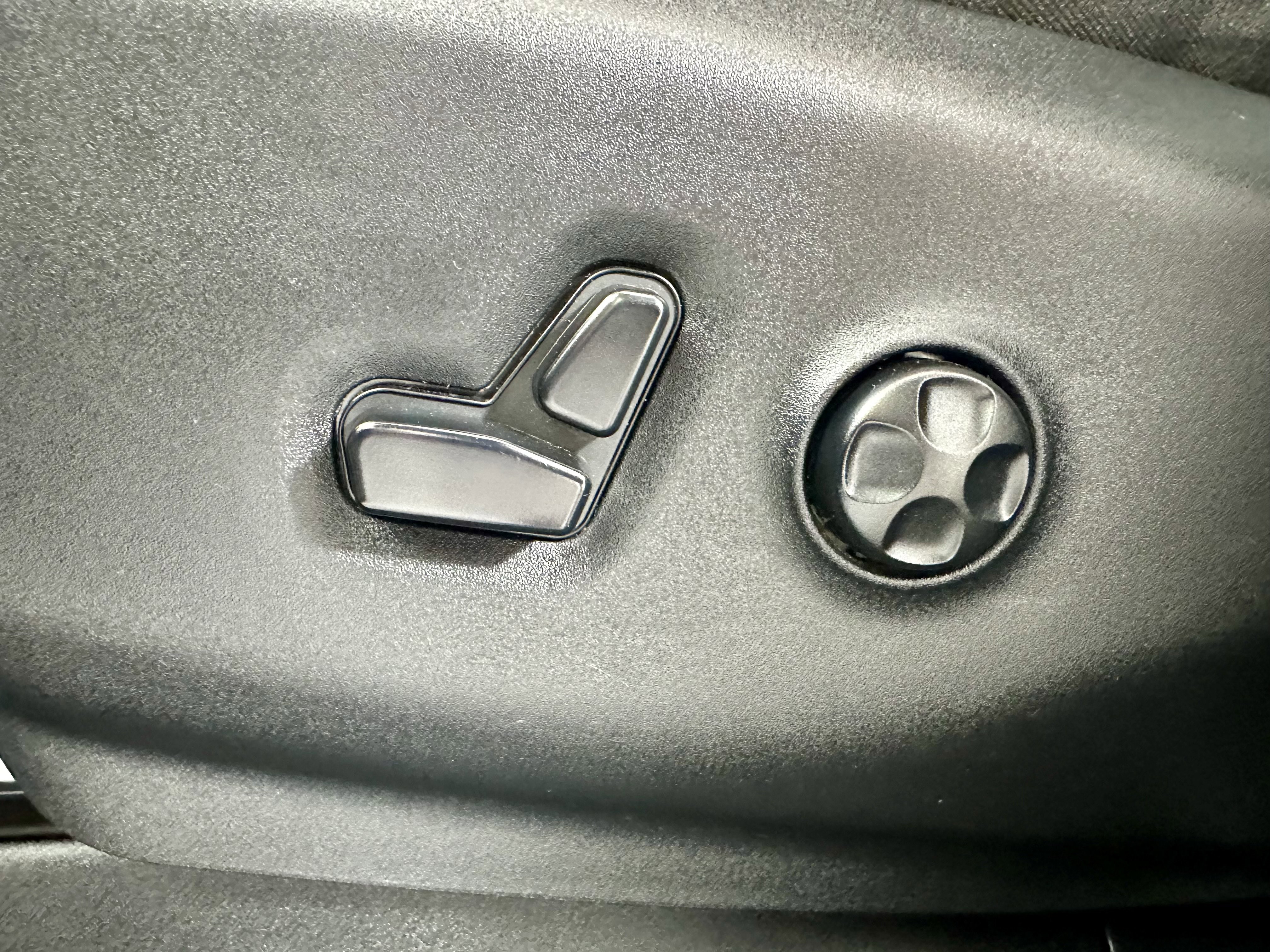 Used 2019 Chrysler Pacifica Touring-L w/ S Appearance Package FWD image 16