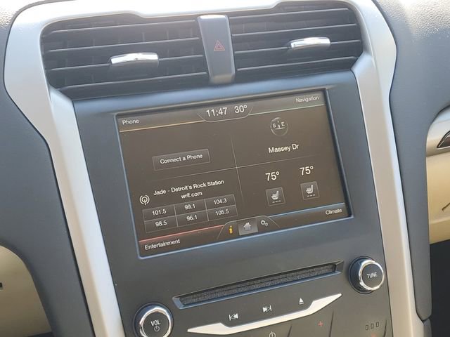 Used 2015 Ford Fusion SE w/ Equipment Group 202A image 19