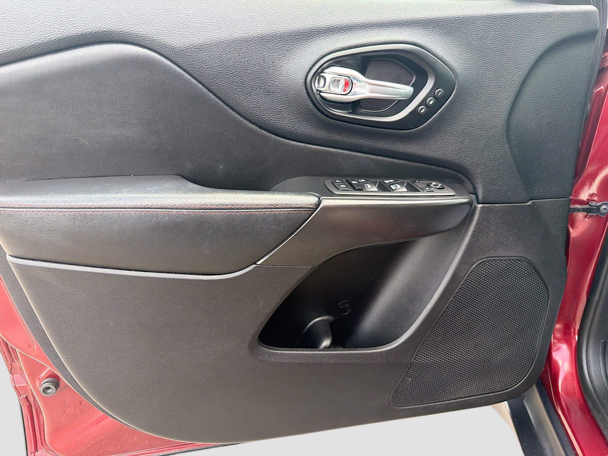 Used 2021 Jeep Cherokee Trailhawk w/ Sun, Sound & Nav Group AWD/4WD image 22