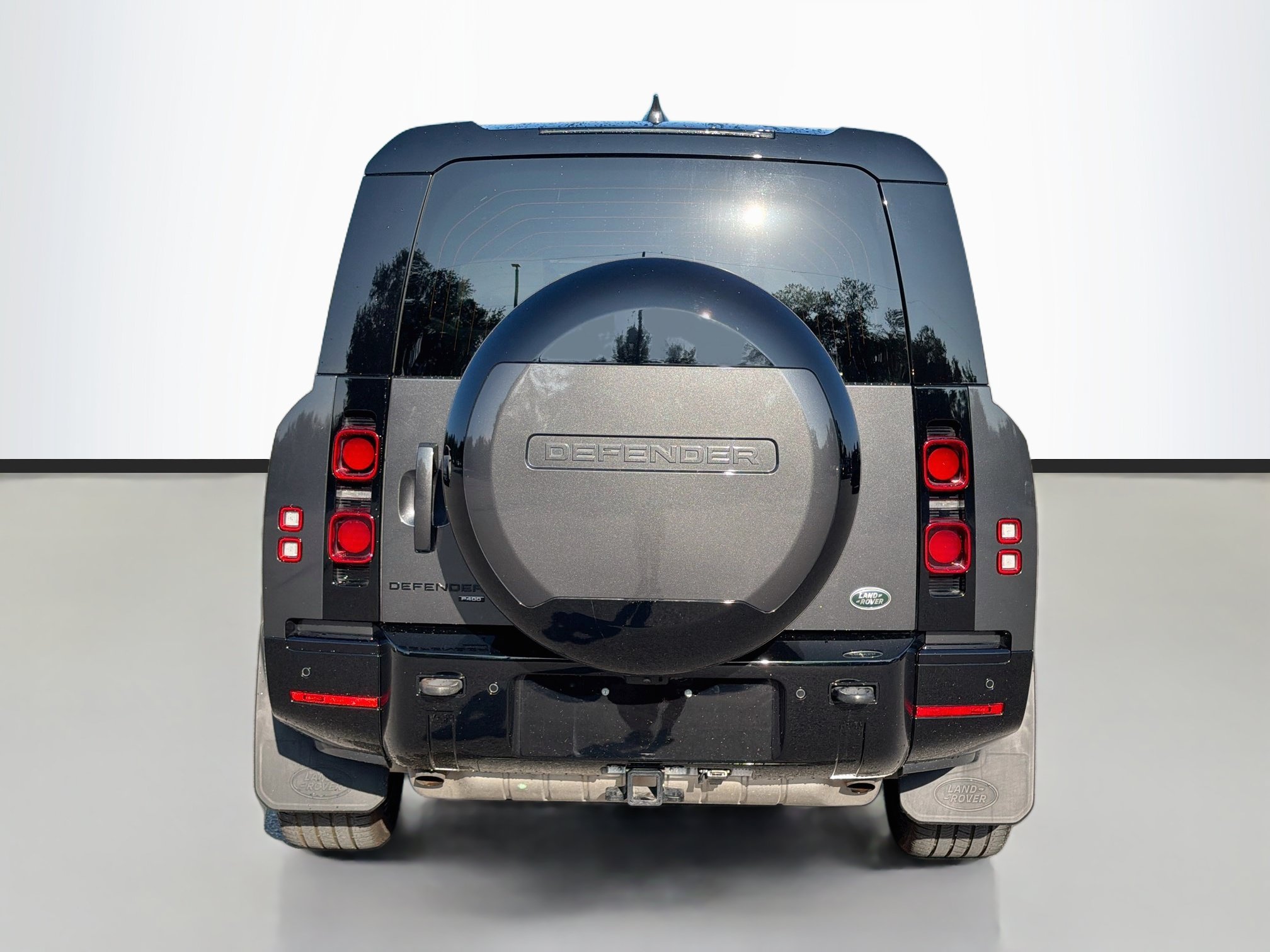 Used 2023 Land Rover Defender 130 X-Dynamic SE AWD/4WD image 4