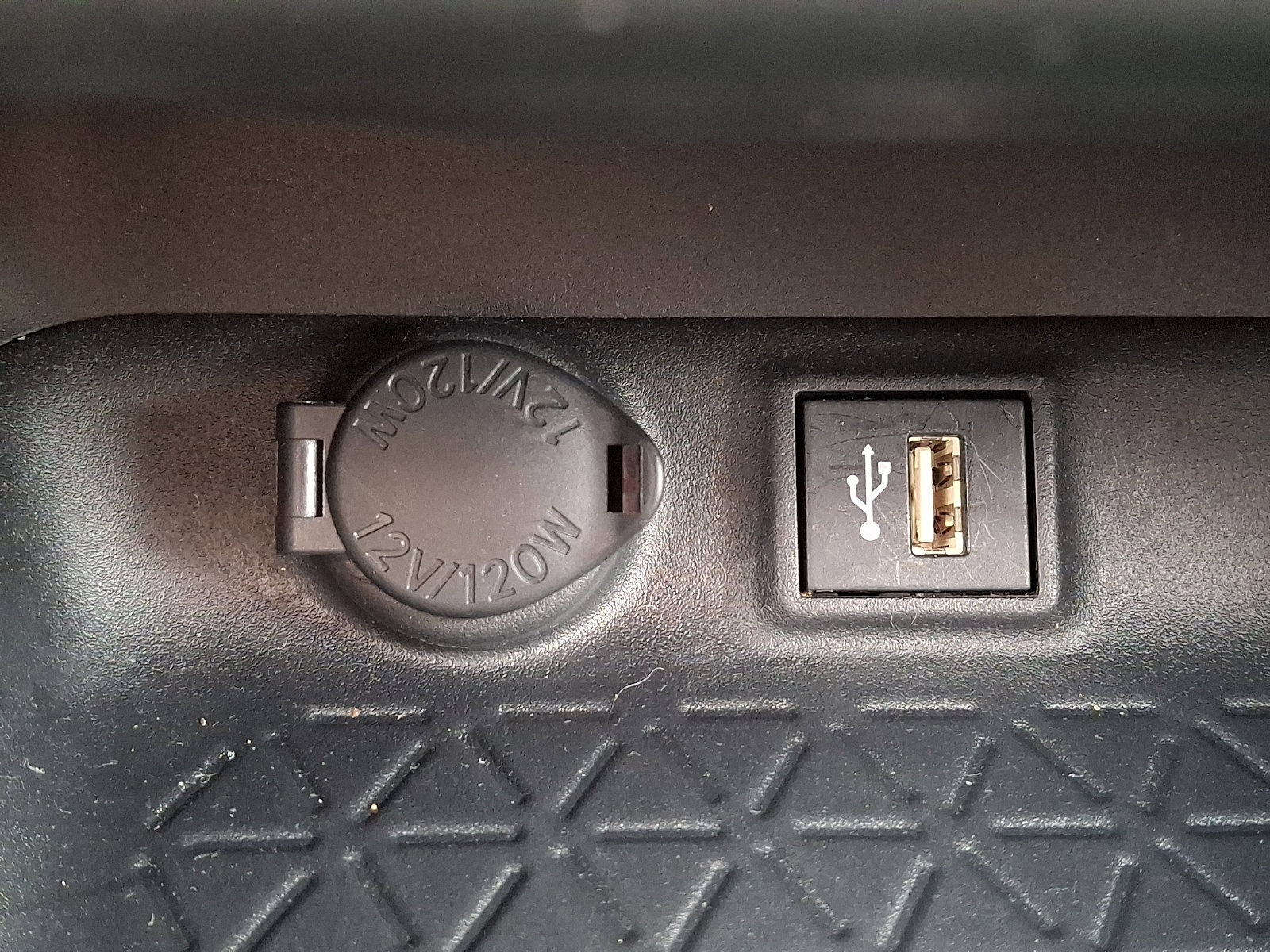 Used 2023 Toyota RAV4 SE w/ Weather & Moonroof Package image 24